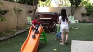 ליד המגלשה