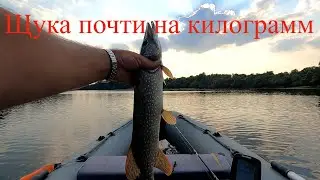 Беляевские карьеры, рыбалка с друзьями, ищем рыбу и находим её, окунь, щука, жерех, супер рыбалка.