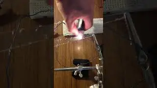 Неудачный эксперимент! Через нагретое стекло течет ток