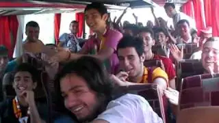 GALATASARAY G.ANTEP DEPLASMANI OTOBÜSTE ua kemal makara:)