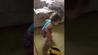 Maithê dançando bum bum tam tam