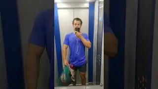 Человек в лифте