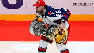 Никита Нестеров поднимает над головой Кубок Гагарина | ЦСКА получает кубок Гагарина