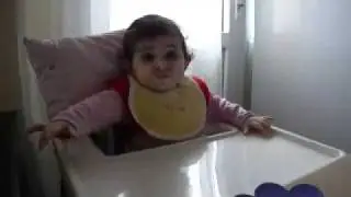 Masal Şendağ'ın Yoğurt Yemesi