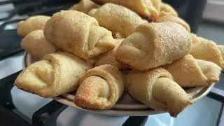 Творожные рогалики с яблочной начинкой/Farmer Cheese pastry with apple filling.