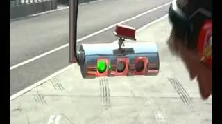 Shanghai 2007 F1 FP2 Traffic Lights