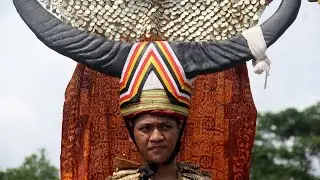 Hukum Adat Indonesia - Suku Toraja Rio Tanujaya (20031000084) Adm Publik B