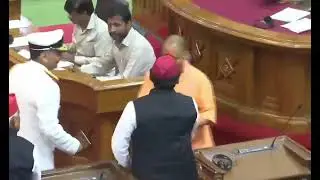 लखनऊ: सीएम योगी आदित्यनाथ ने ली विधायक पद की शपथ
