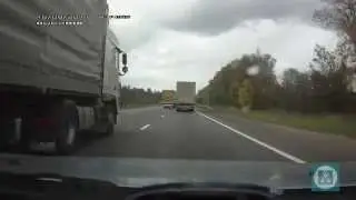 Фура и легковой авто.  Дтп на сужении дороги.
