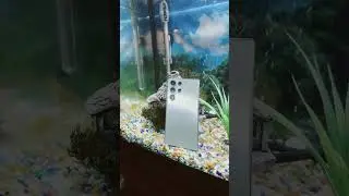 Galaxy S23 Ultra underwater.