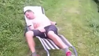 Прикололись над другом на рыбалке )))