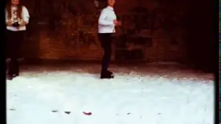 Девочка танцует твёрк. Ссылка на профиль в низу.