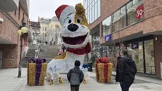 Bielsko-Biała 2024 Bolek i Lolek, Reksio, świątecznie, przejazdem