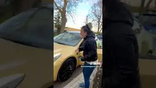SIMA: Keď si kúpiš Teslu a tvoja mama ťa zdissuje za farbu