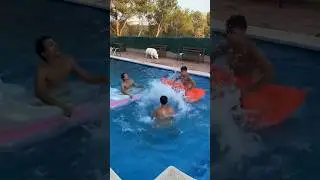 Cuando creas OLAS en la PISCINA....🌊🛟 