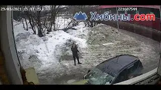 Хибины.com: падение снега на автомобиль в Коле