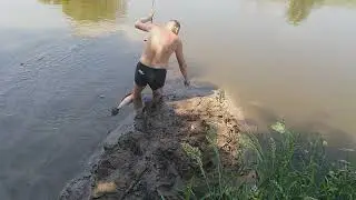На рыбалке затянуло )) Засосало в трясину еле выполз . Всё ради рыбалки 😆