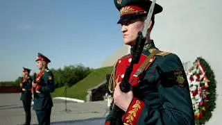 Путь Победы: в городе-герое Мурманске прошла церемония по взятию частицы Вечного огня