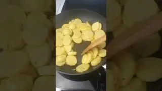 SUPER EASY POTATO CURRY | KARTOFFELSKIVER CURRY | RECIPE IN DESCRIPTION