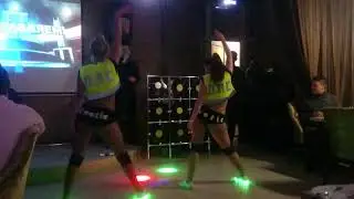 Девочки отжигают...