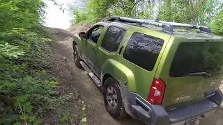 Jeep Wrangler JK Sahara, Rubicon and Nissan Xterra Pro-4x hill climb in the Badlands Off Road Park