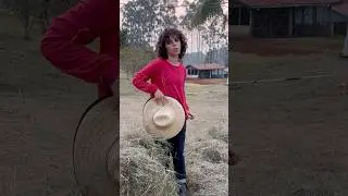 Meu vizinho me ama muito.