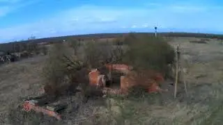 Село Мишнево Тульской области.Syma W1. flying over the ruins of a farm in a strong wind
