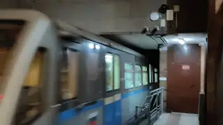 Поезд Русич прибывает на станцию метро Сокольники