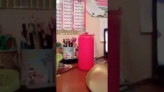 Монеты и конфеты в замедленной съёмки