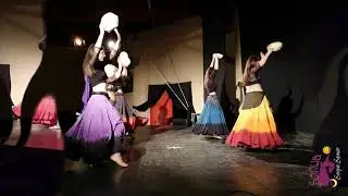 Le Desert Butterflies in una coreografia con tamburello di Sonya Samar (luglio 2019)