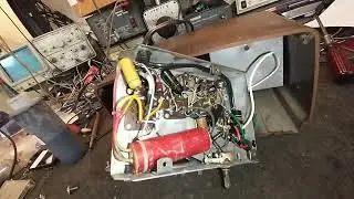 Quick assessment of a 1950s Pacific Mercury Television Co. model 080 am clock radio.