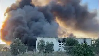 Vasto incendio in zona Bellavista a Taranto: in fiamme un deposito /video 3