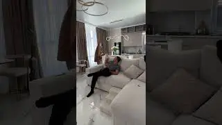Кто нибудь верните ее в Лувр 😂инст:sarkison7