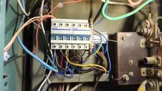 How to determine how many phases, 1 or 3, enter the room?