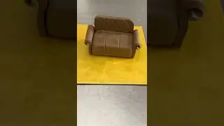 munch chocolate 🍫 se banaya chota sa ek🛋️ sofa😍 #caketopper #fondant #cake #youtubeshorts #shorts