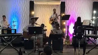 Tocando a viola para minha mãe “mãe amorosa“