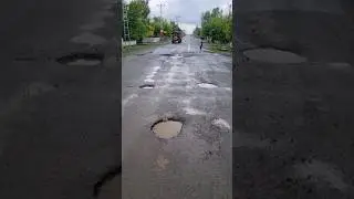 Köy yolu köstebek çukuru