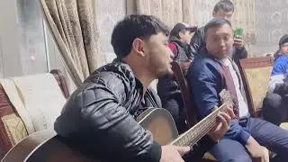 Omadbek karimov oylamadim ey jonli ijro asaka gitara