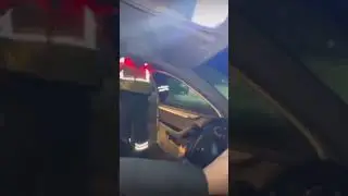 Исполняет в полицейской машине😂😂 суета на мусорской тачке🫡