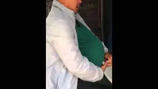 парень рожает