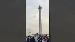 Burungpun seolah menari mengikuti lantunan sholawat di langit Monas. #Reuni212