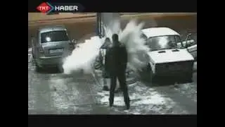 Benzinlikte çakmak yakınca!