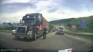 На колени! И пол часа дрожать!!!