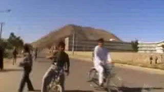 Srážka dvou kol v Afghánistánu - Sudar dve bicikle u Afganistanu