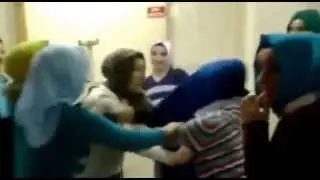 Türbanlı Kızlar Kavga Ediyor