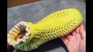 Delicate women's short socks with ruffles knitted