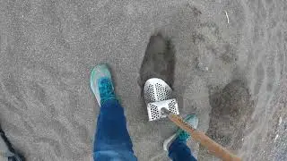 Garrett Axiom metal detector with 16" coil testing on the beach /small thing in a huge hole/