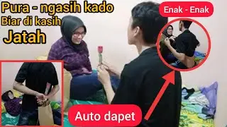 Pura - pura ngasih kado biar dapet wikwik, auto wikwik beneran.