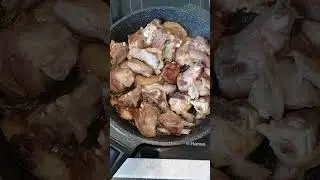 Казан кебаб в сковороде. Жареная картошка с мясом (баранина)