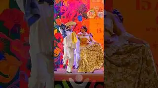 Guerrero por el Ballet Folklórico de la Universidad Veracruzana en su programa 